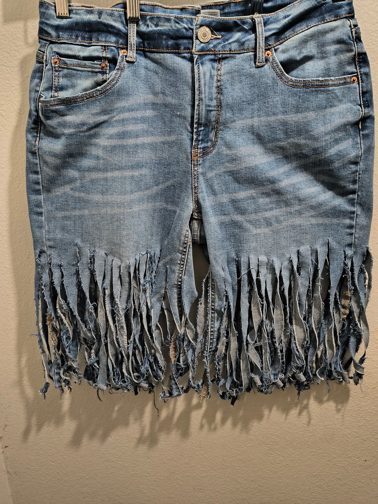 SHREDD BOHO DENIM SHORT PANTS